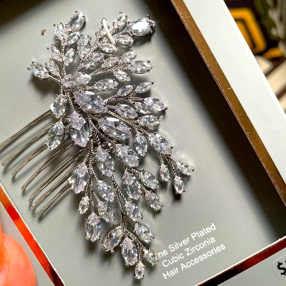 Beautiful silver plated cubic zirconia decorative hair accessory - Picture 1 of 6